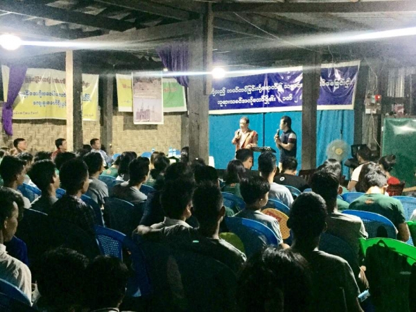 성도 70여명교회 주일저녁 부흥집회에 300여명 모여 예배