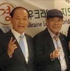 ​황우여 공동회장과 김영진 이사장(우)