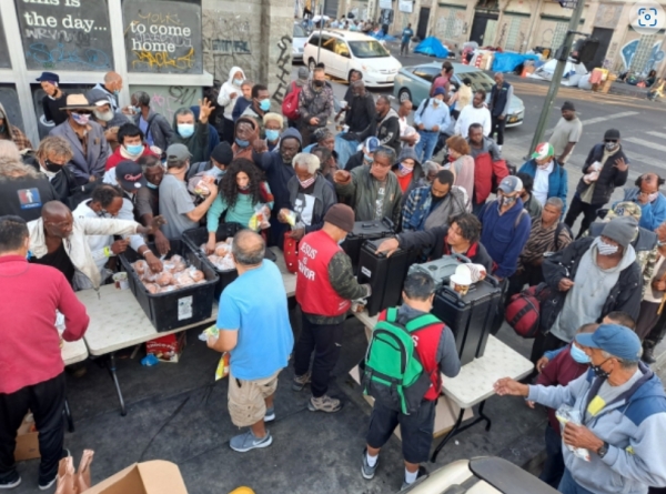 LA 다운타운 노숙자 300여명에게 매일 아침을 제공하는 ‘아버지밥상교회’ 사역자들