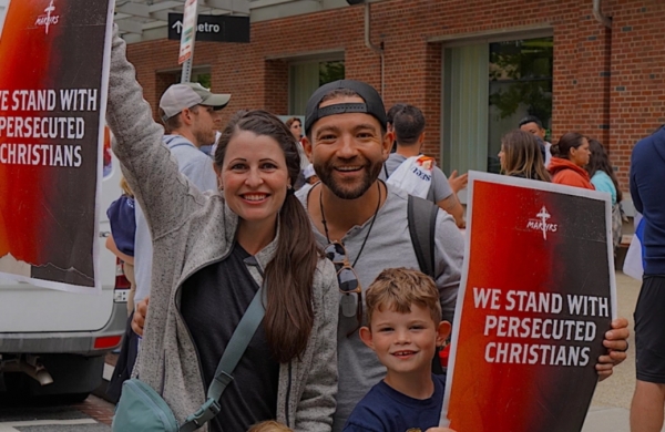 미네소타에서 온 선교사 가족이 2022년 9월 24일 워싱턴 DC에서 열린 순교자를 위한 행진에 참여했습니다.    ©크리스천 포스트