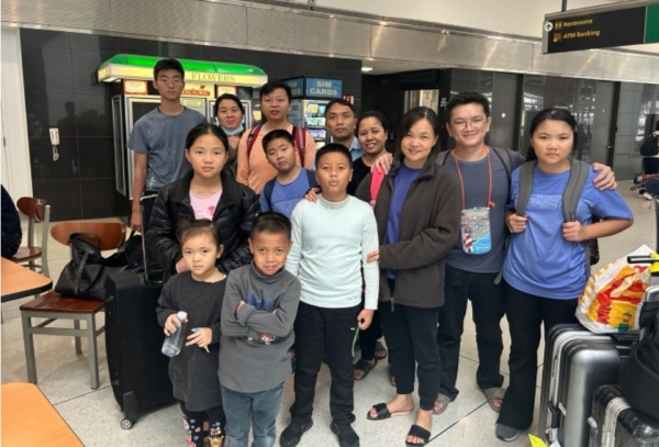 2019년 11월 중국을 탈출한 선전개혁성결교회(메이플라워교회) 교인들이 지난 7일 미국 정부의 망명 승인을 받아 댈러스 포트워스 국제공항에 도착했다. ©차이나에이드 제공