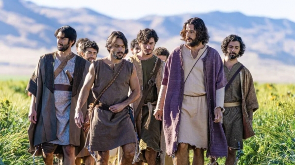 오른쪽에서 두 번째인 조나단 루미(Jonathan Roumie)는 ‘선택받은 자’(The Chosen) 시리즈에서 예수 그리스도를 연기한다.     ©엔젤 스튜디오