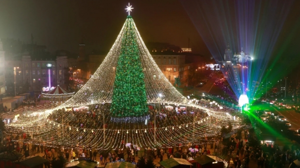 우크라이나 키예프 중심부의 소피스카 광장에 있는 크리스마스 트리