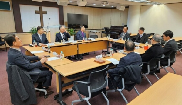 한국교회이단대책위원장협의회 회원들이 주요 안건을 논의하고 있다.ⓒ데일리굿뉴스