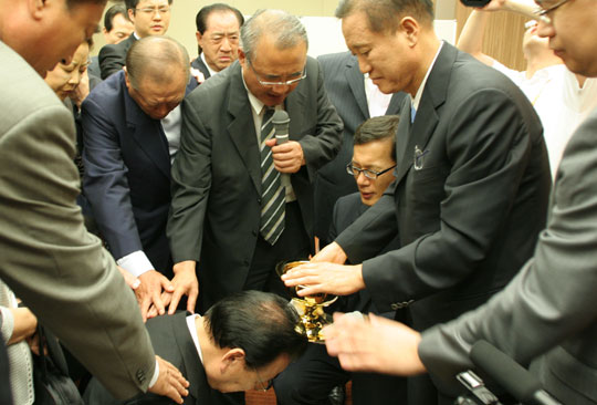 이어령 전 문화부 장관이 2007년, 일본 도쿄에서 세례를 받았다.