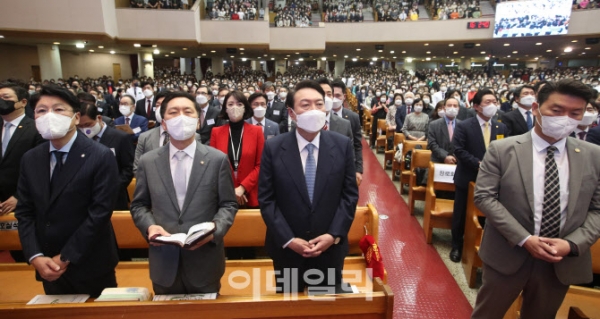 '2022 한국교회 부활절 연합예배'에 윤석열 대통령 당선인이 참석했다.     ⓒ이데일리    <br>