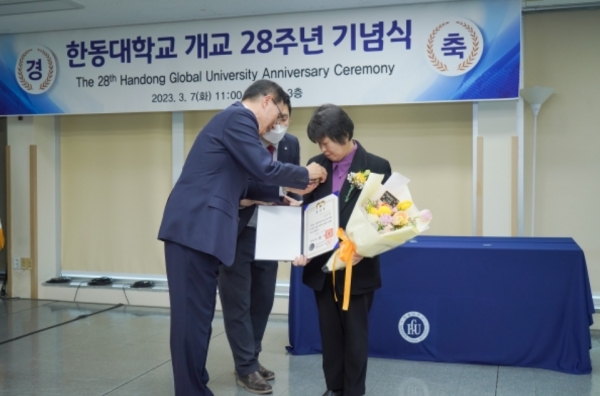 한동대학교 김성옥 교수가 대통령 표창을 받았다.      ©한동대 제공